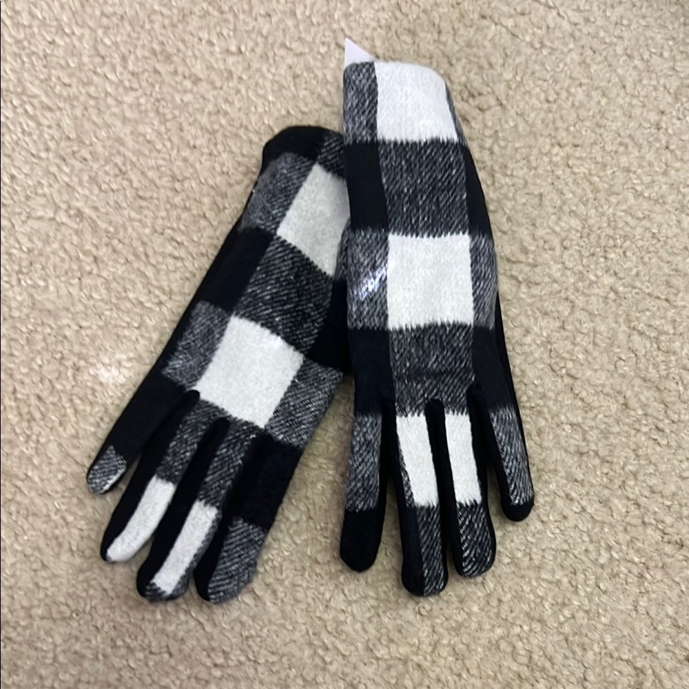 Plaid Black and White Women's Gloves